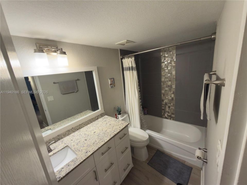 En Venta: $310,000 (2 camas, 2 baños, 1061 Pies cuadrados)