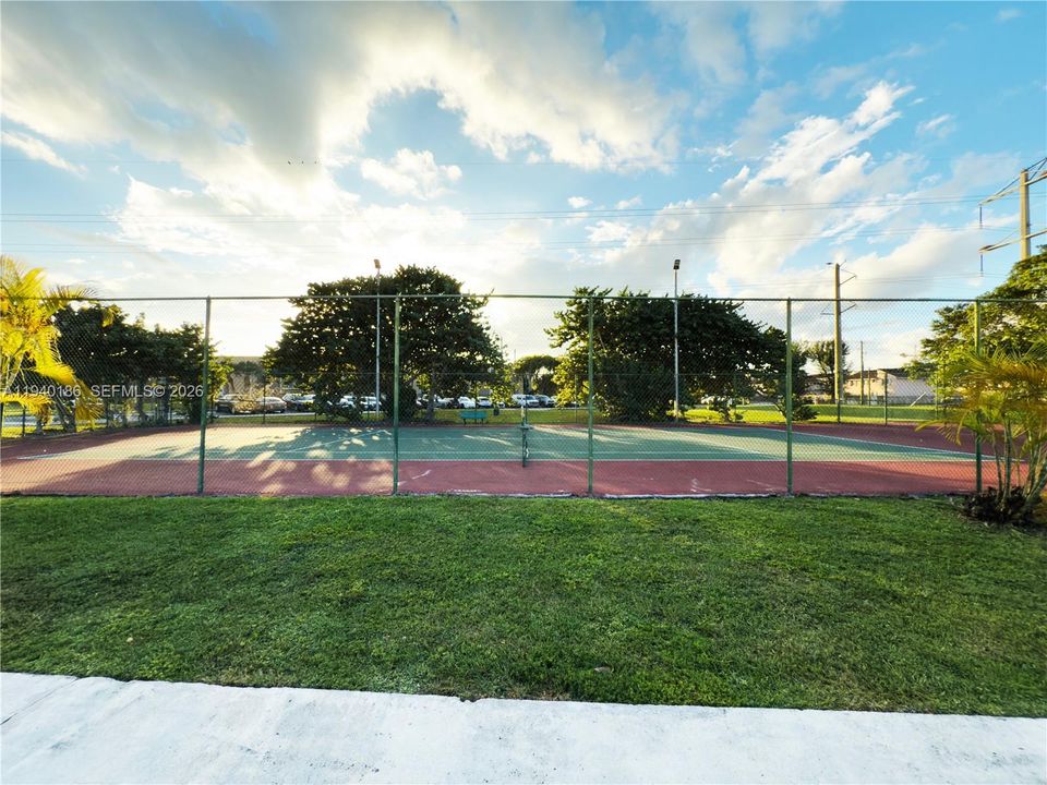 En Venta: $310,000 (2 camas, 2 baños, 1061 Pies cuadrados)