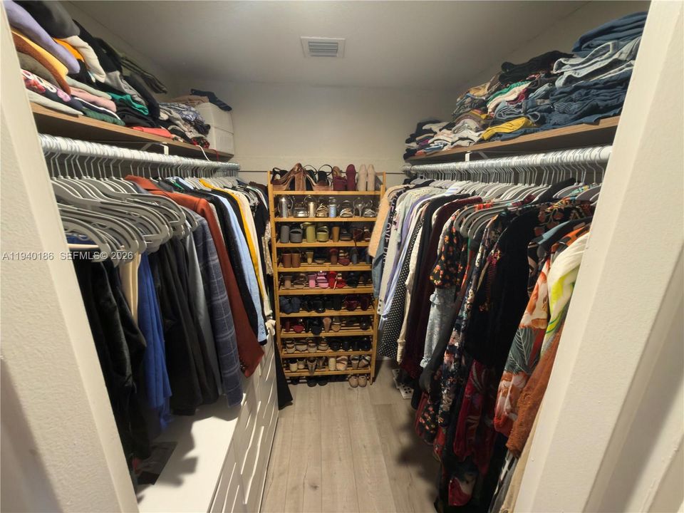 En Venta: $310,000 (2 camas, 2 baños, 1061 Pies cuadrados)