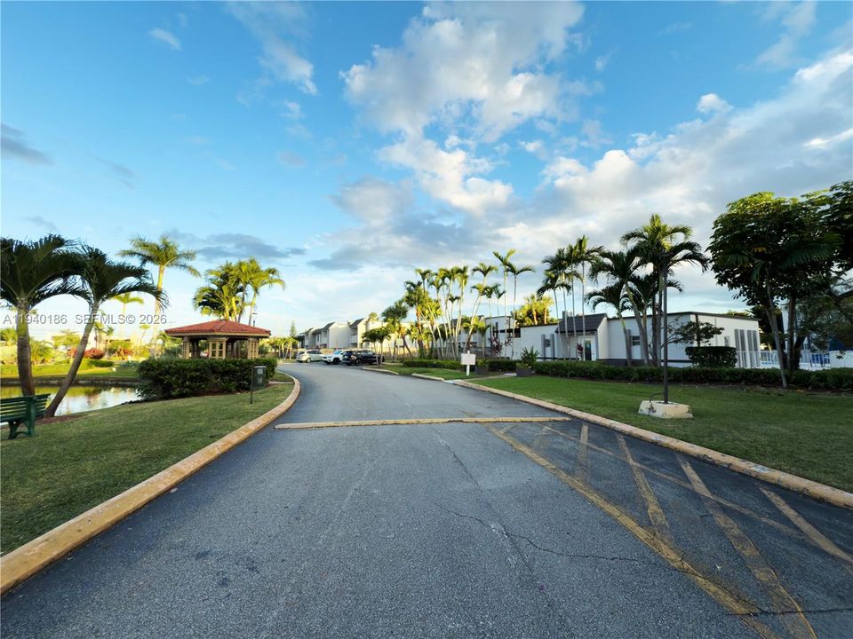 En Venta: $310,000 (2 camas, 2 baños, 1061 Pies cuadrados)