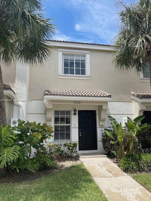 В аренду: $2,200 (2 спален, 2 ванн, 1008 Квадратных фут)