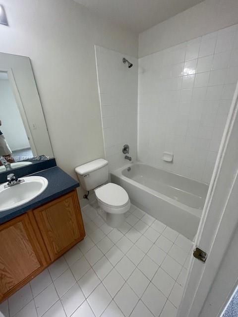 В аренду: $2,200 (2 спален, 2 ванн, 1008 Квадратных фут)