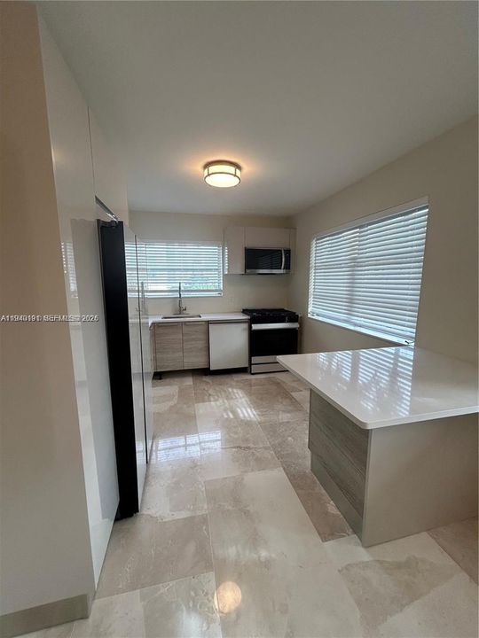 For Rent: $3,500 (2 beds, 2 baths, 1180 Square Feet)