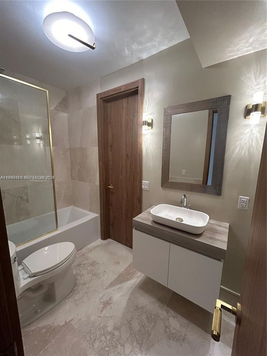 For Rent: $3,500 (2 beds, 2 baths, 1180 Square Feet)