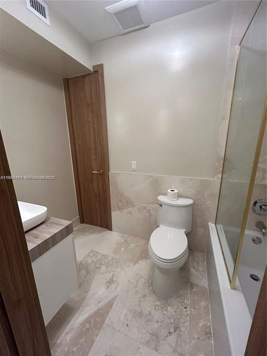 For Rent: $3,500 (2 beds, 2 baths, 1180 Square Feet)