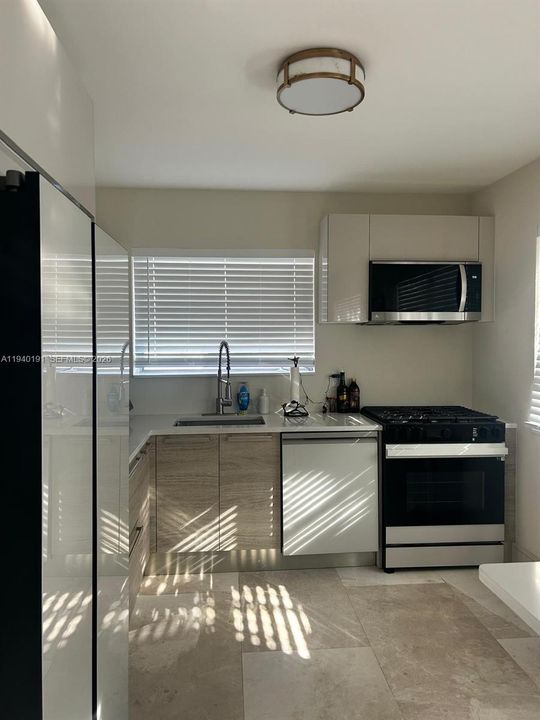 For Rent: $3,500 (2 beds, 2 baths, 1180 Square Feet)