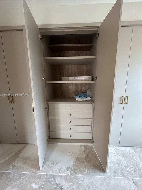 For Rent: $3,500 (2 beds, 2 baths, 1180 Square Feet)