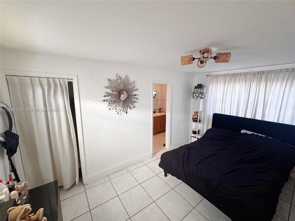 For Rent: $1,600 (1 beds, 1 baths, 650 Square Feet)