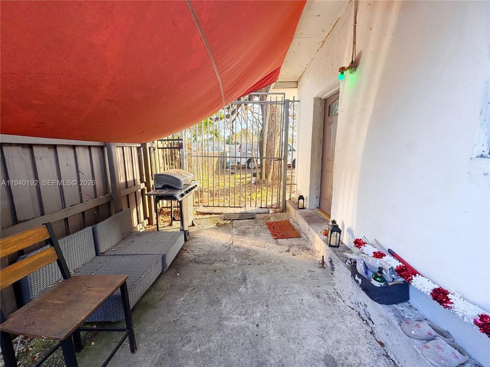 For Rent: $1,600 (1 beds, 1 baths, 650 Square Feet)