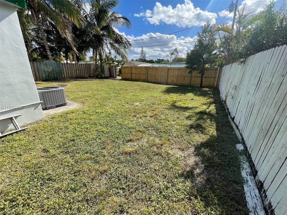 For Rent: $3,200 (3 beds, 1 baths, 1100 Square Feet)