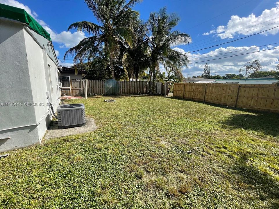 For Rent: $3,200 (3 beds, 1 baths, 1100 Square Feet)