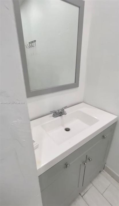 For Rent: $3,200 (3 beds, 1 baths, 1100 Square Feet)