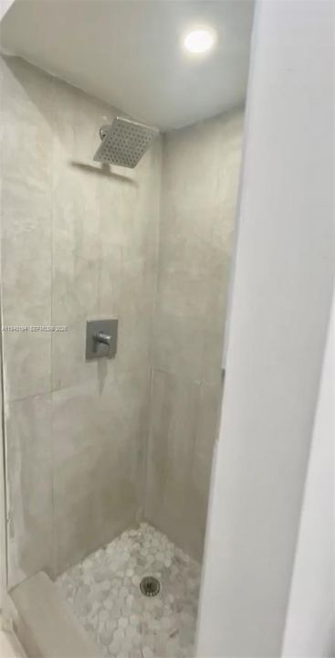 For Rent: $3,200 (3 beds, 1 baths, 1100 Square Feet)