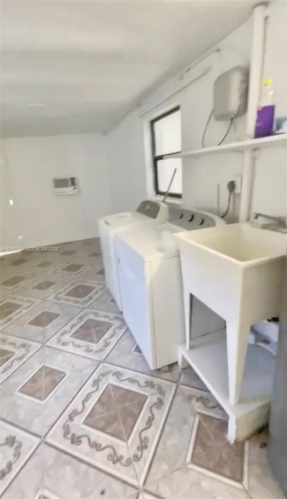 For Rent: $3,200 (3 beds, 1 baths, 1100 Square Feet)