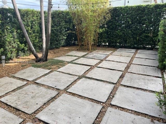 For Rent: $4,725 (2 beds, 2 baths, 1200 Square Feet)