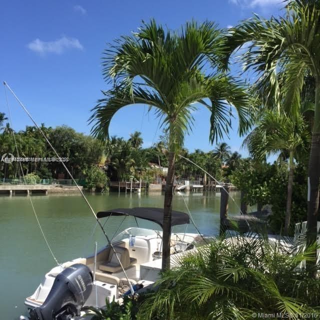 For Rent: $4,725 (2 beds, 2 baths, 1200 Square Feet)