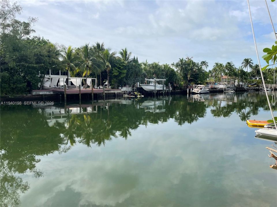 For Rent: $4,725 (2 beds, 2 baths, 1200 Square Feet)