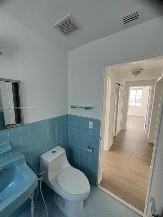 For Rent: $4,725 (2 beds, 2 baths, 1200 Square Feet)