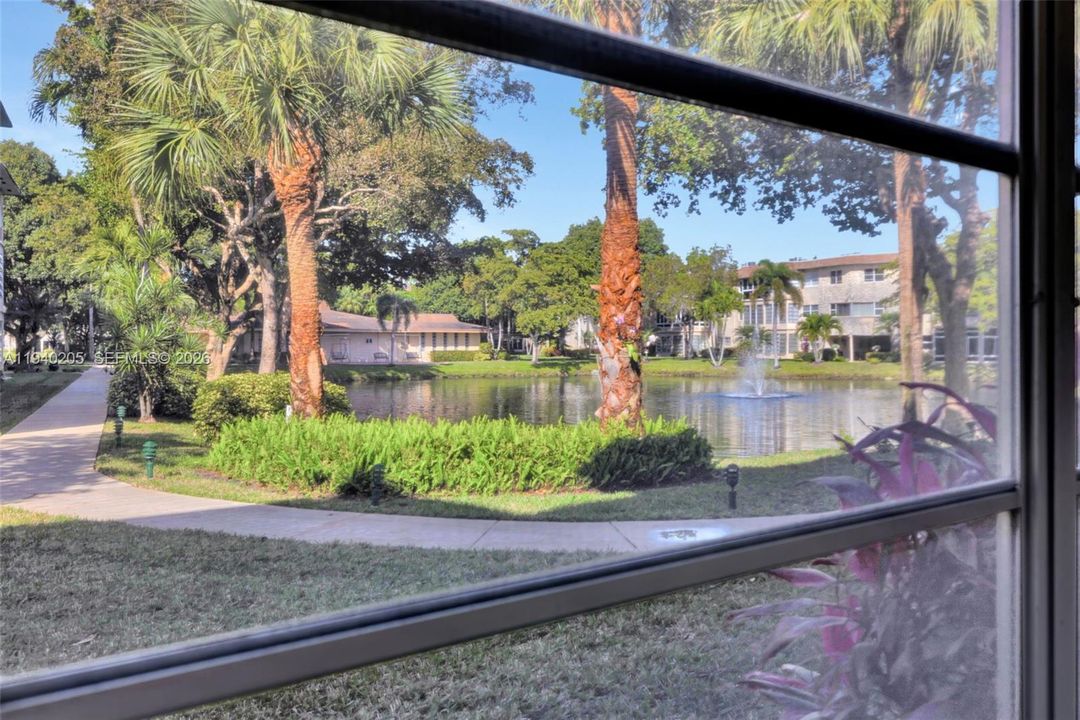 待售: $95,900 (1 贝兹, 1 浴室, 684 平方英尺)