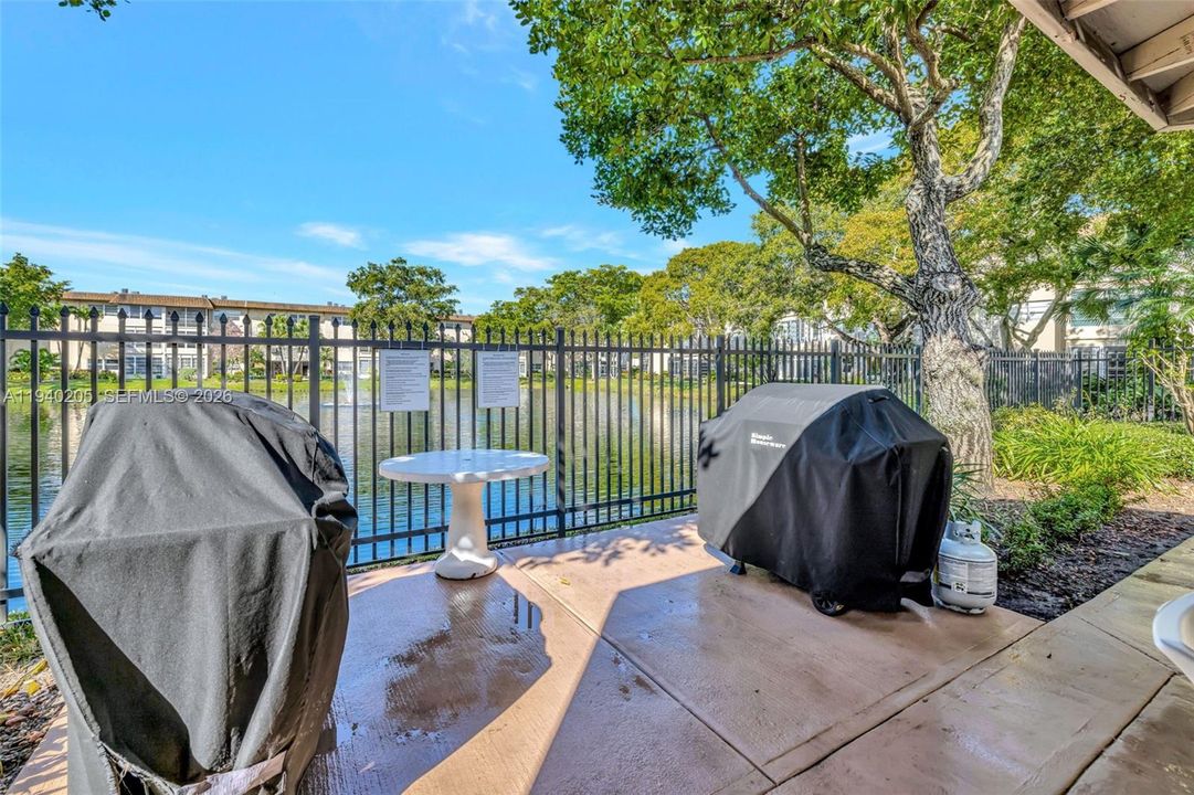 待售: $95,900 (1 贝兹, 1 浴室, 684 平方英尺)