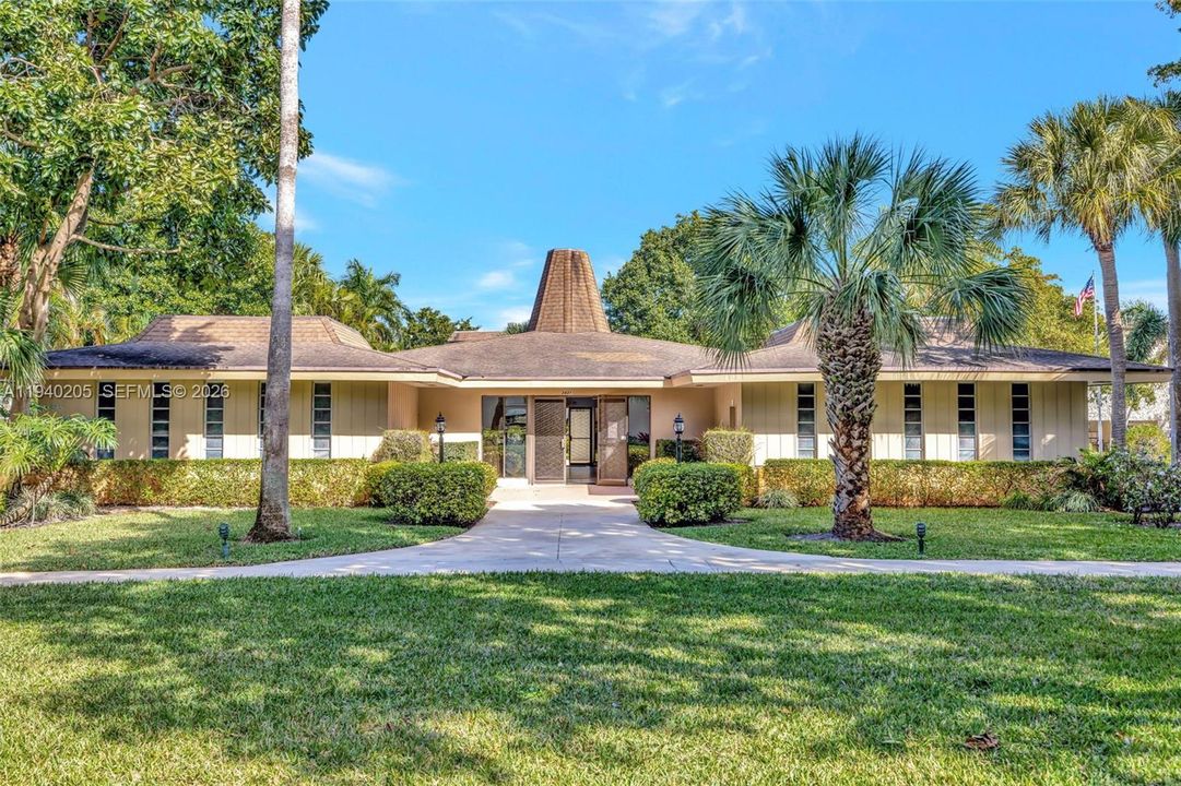 待售: $95,900 (1 贝兹, 1 浴室, 684 平方英尺)