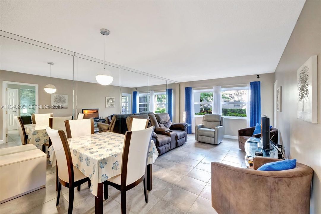 待售: $95,900 (1 贝兹, 1 浴室, 684 平方英尺)