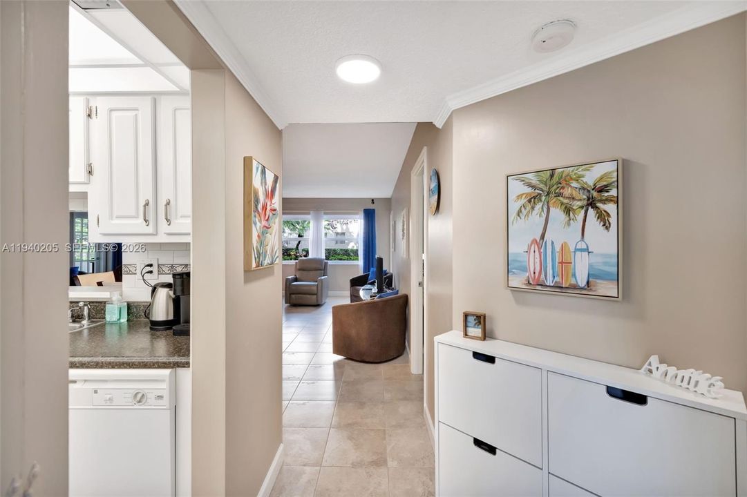 待售: $95,900 (1 贝兹, 1 浴室, 684 平方英尺)