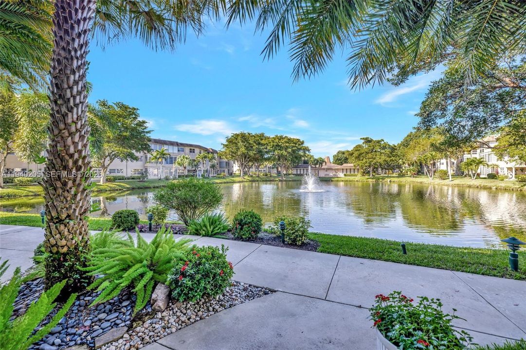 待售: $95,900 (1 贝兹, 1 浴室, 684 平方英尺)