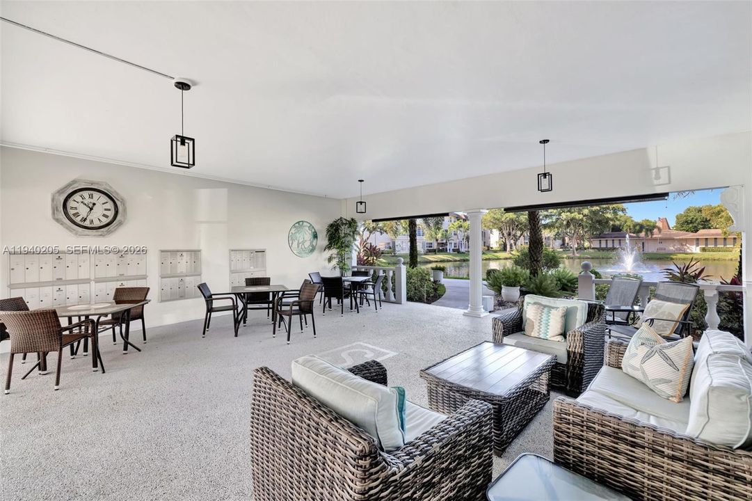 待售: $95,900 (1 贝兹, 1 浴室, 684 平方英尺)