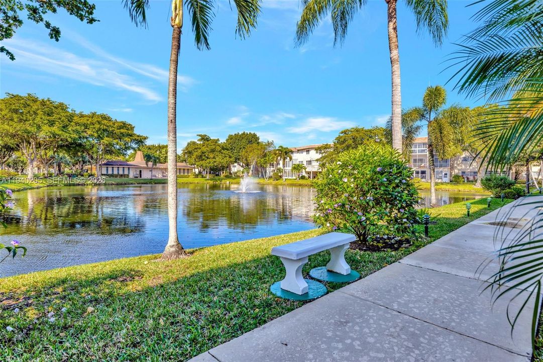 待售: $95,900 (1 贝兹, 1 浴室, 684 平方英尺)