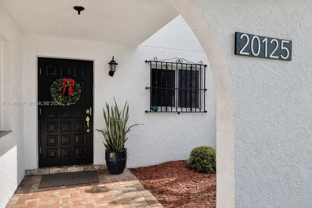 待售: $585,000 (3 贝兹, 2 浴室, 1231 平方英尺)