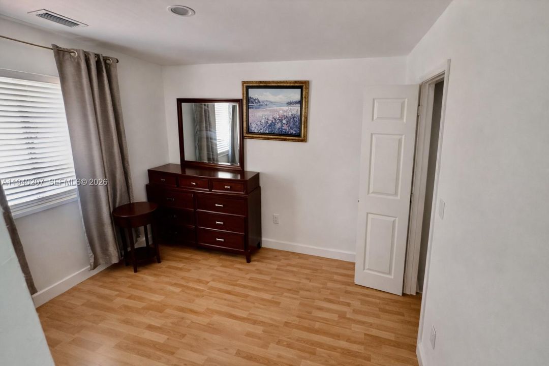 待售: $585,000 (3 贝兹, 2 浴室, 1231 平方英尺)