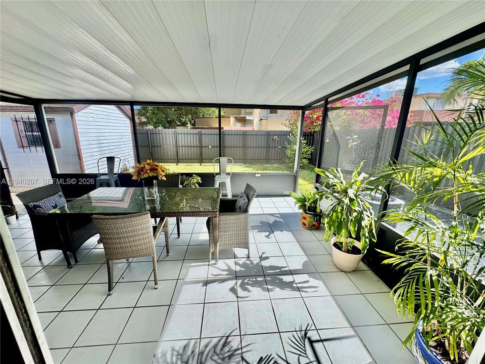 待售: $585,000 (3 贝兹, 2 浴室, 1231 平方英尺)