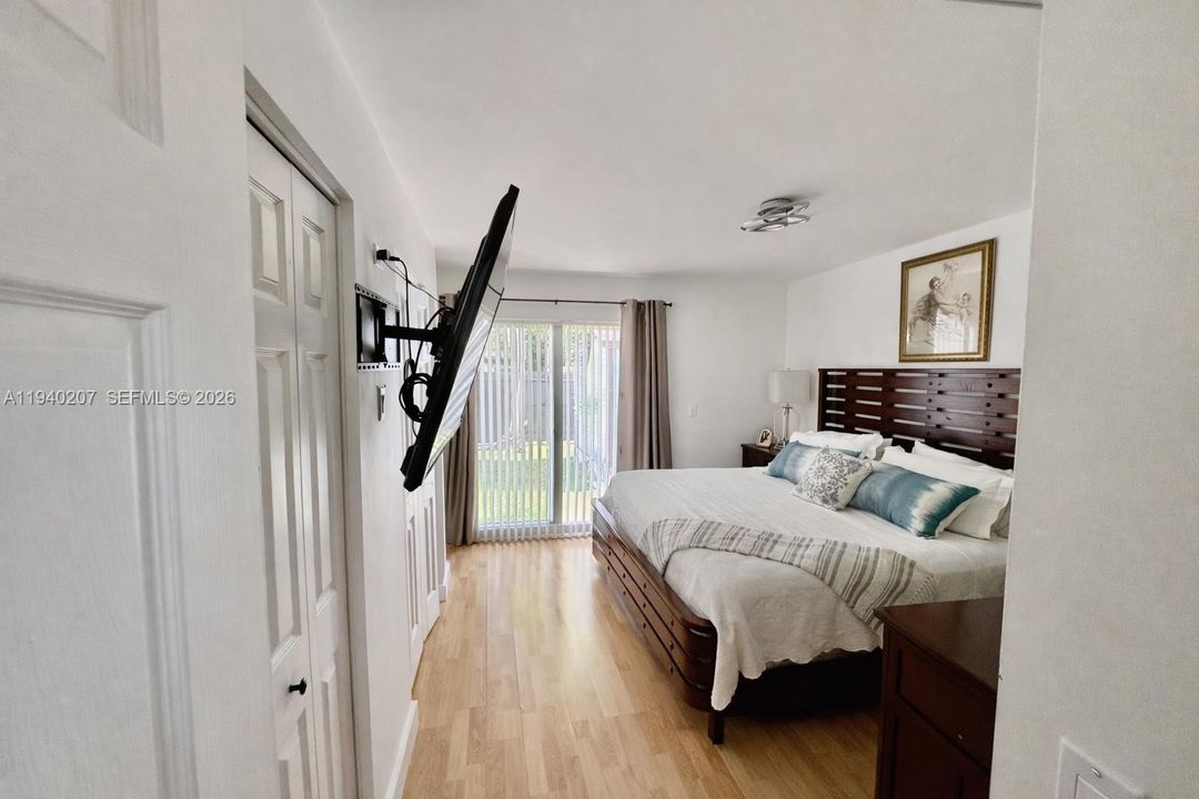 待售: $585,000 (3 贝兹, 2 浴室, 1231 平方英尺)