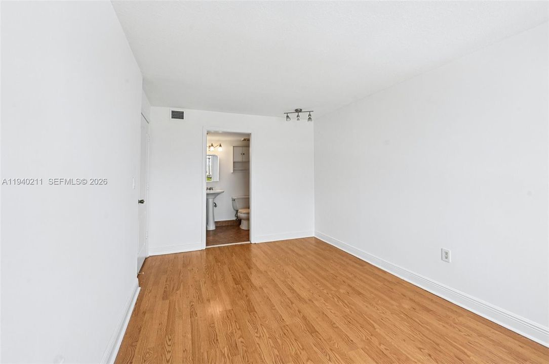 En Venta: $375,000 (2 camas, 2 baños, 1000 Pies cuadrados)