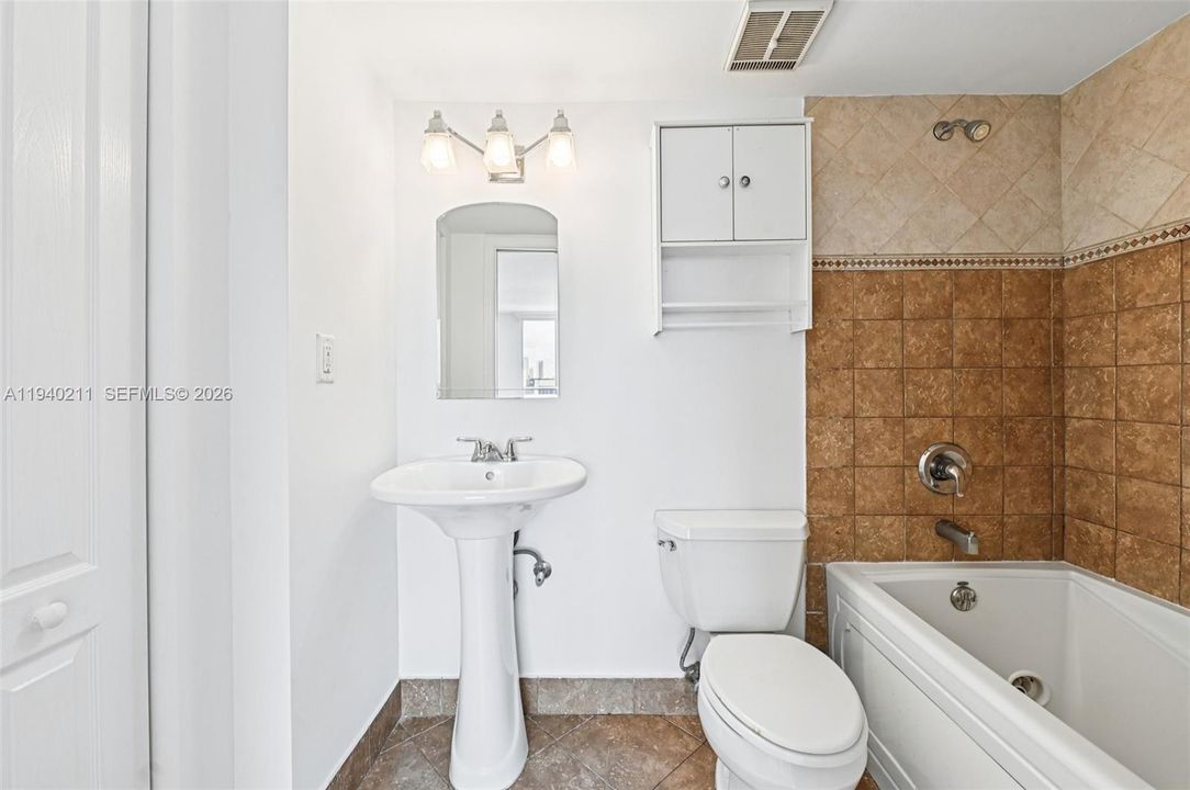 En Venta: $375,000 (2 camas, 2 baños, 1000 Pies cuadrados)