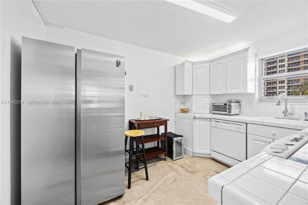 For Rent: $3,750 (2 beds, 2 baths, 1047 Square Feet)