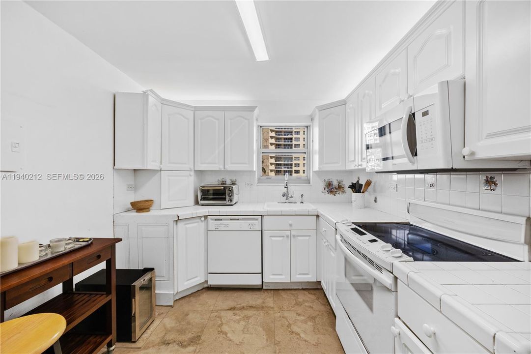 For Rent: $3,750 (2 beds, 2 baths, 1047 Square Feet)