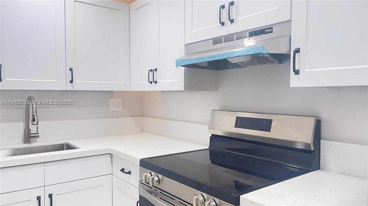 For Rent: $1,850 (1 beds, 1 baths, 647 Square Feet)