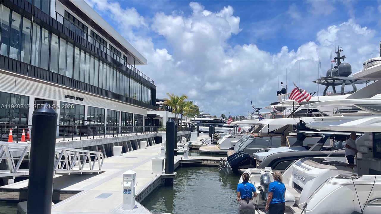 For Rent: $1,850 (1 beds, 1 baths, 647 Square Feet)