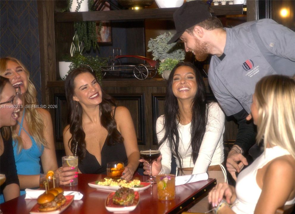 For Rent: $1,850 (1 beds, 1 baths, 647 Square Feet)