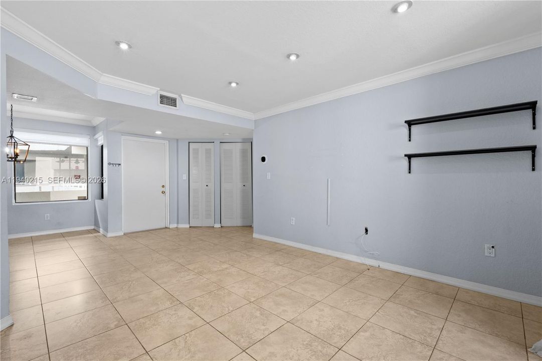 For Sale: $2,200 (2 beds, 2 baths, 1143 Square Feet)