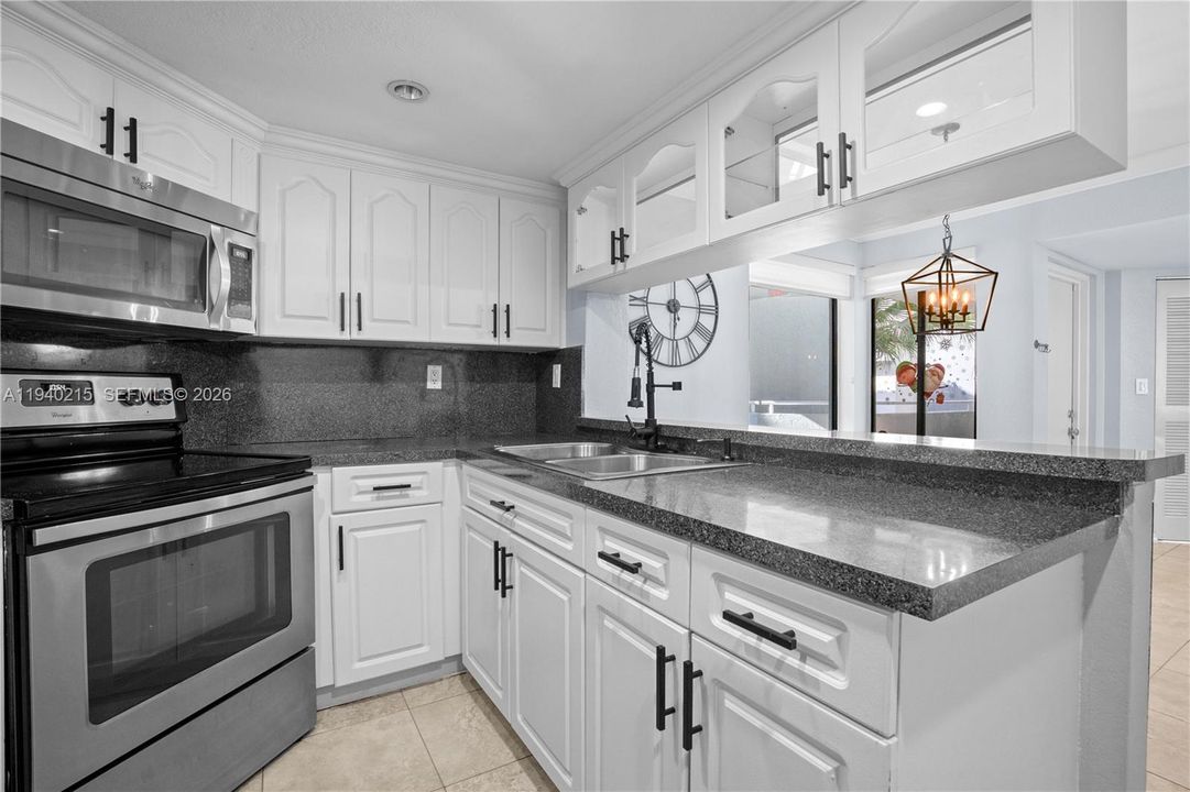 For Sale: $2,200 (2 beds, 2 baths, 1143 Square Feet)