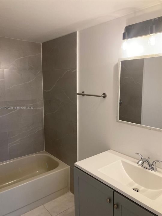 出租: $2,150 (2 贝兹, 2 浴室, 890 平方英尺)