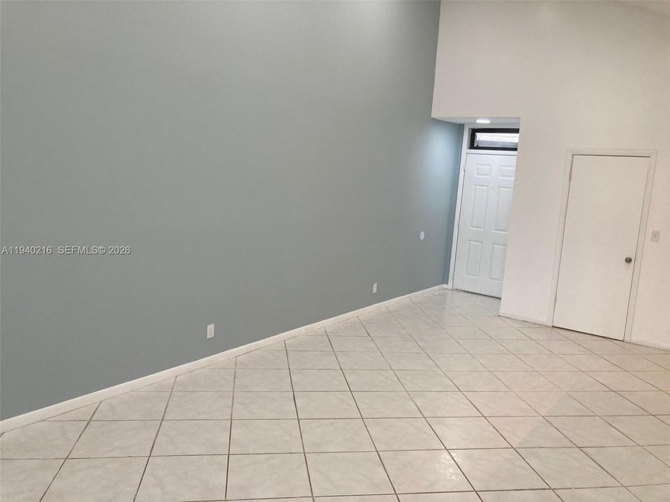 出租: $2,150 (2 贝兹, 2 浴室, 890 平方英尺)