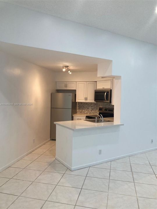 出租: $2,150 (2 贝兹, 2 浴室, 890 平方英尺)