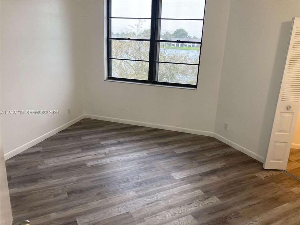 出租: $2,150 (2 贝兹, 2 浴室, 890 平方英尺)