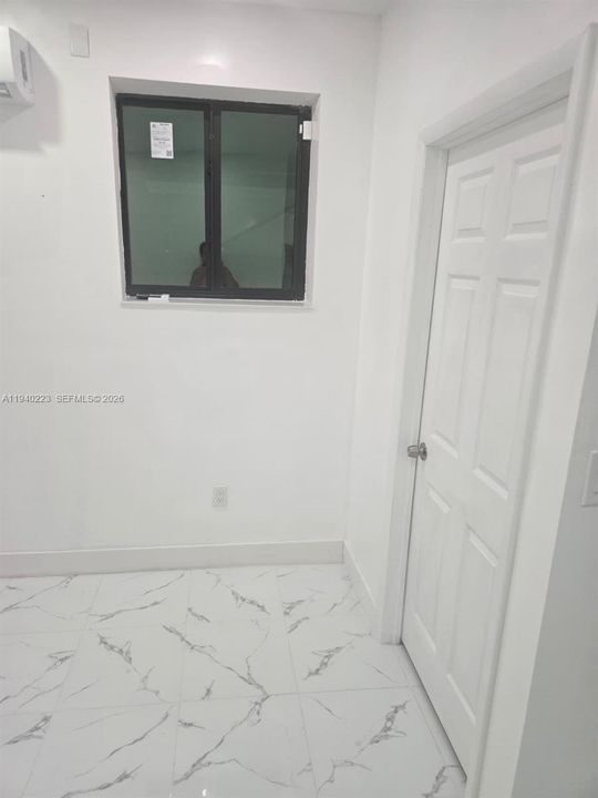 For Rent: $1,500 (1 beds, 1 baths, 2410 Square Feet)