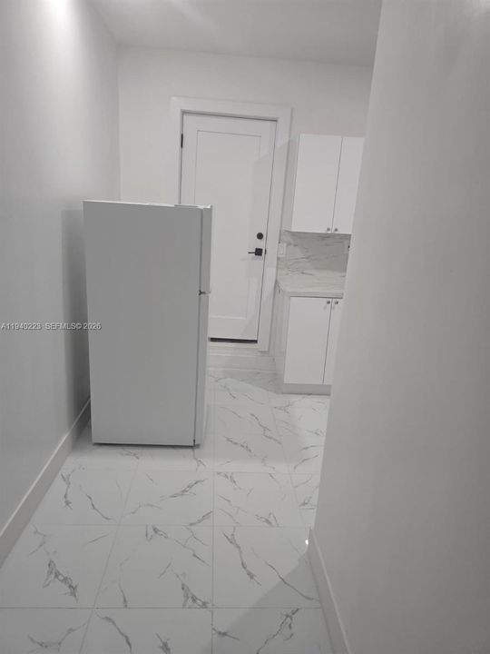 For Rent: $1,500 (1 beds, 1 baths, 2410 Square Feet)