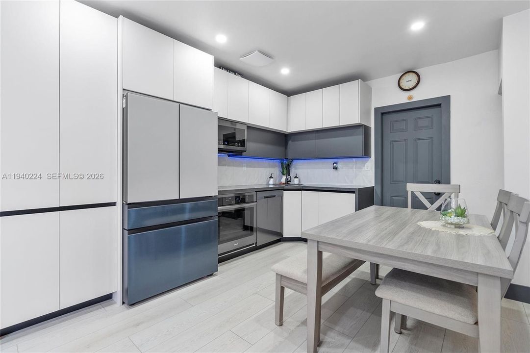 For Rent: $2,400 (2 beds, 1 baths, 650 Square Feet)